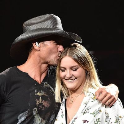Gracie with her father, Tim McGraw on his music concert